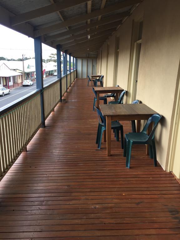 Crown Inn Hotel Kingston Se Екстериор снимка