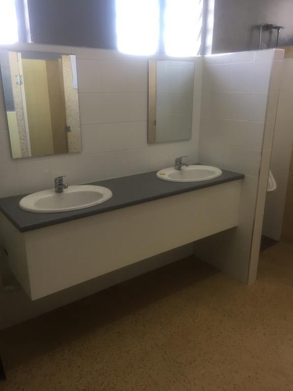 Crown Inn Hotel Kingston Se Екстериор снимка