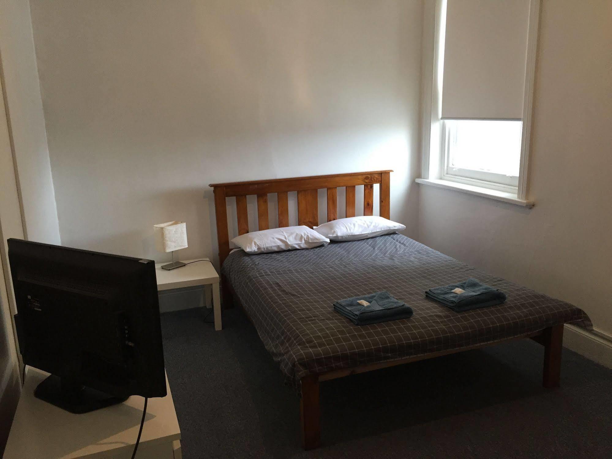 Crown Inn Hotel Kingston Se Екстериор снимка