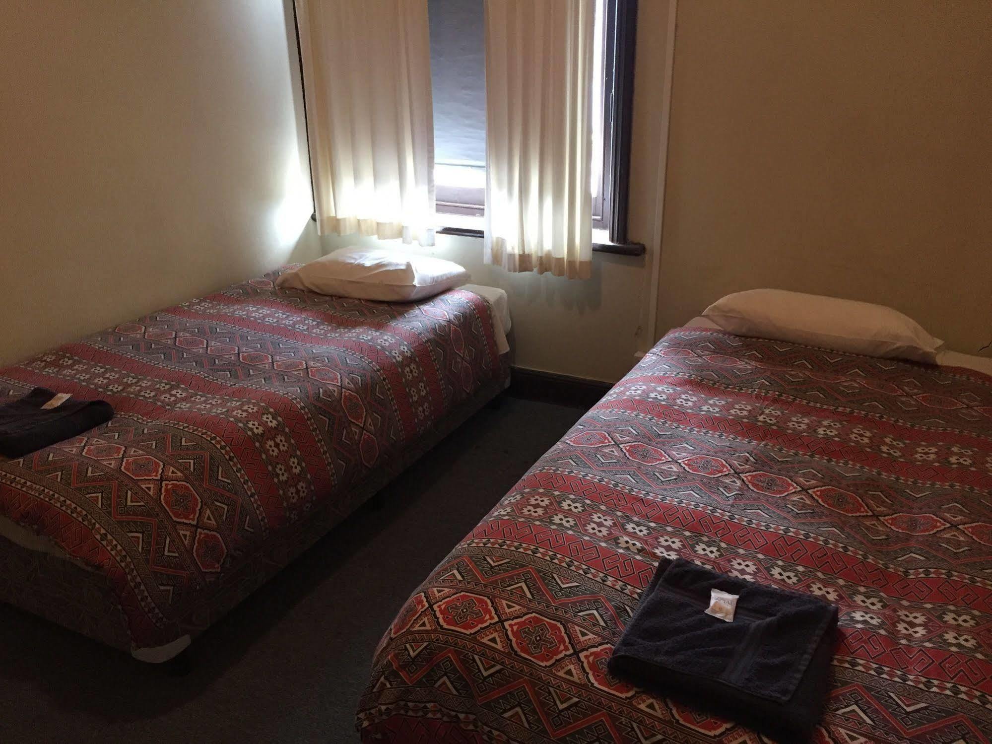 Crown Inn Hotel Kingston Se Екстериор снимка