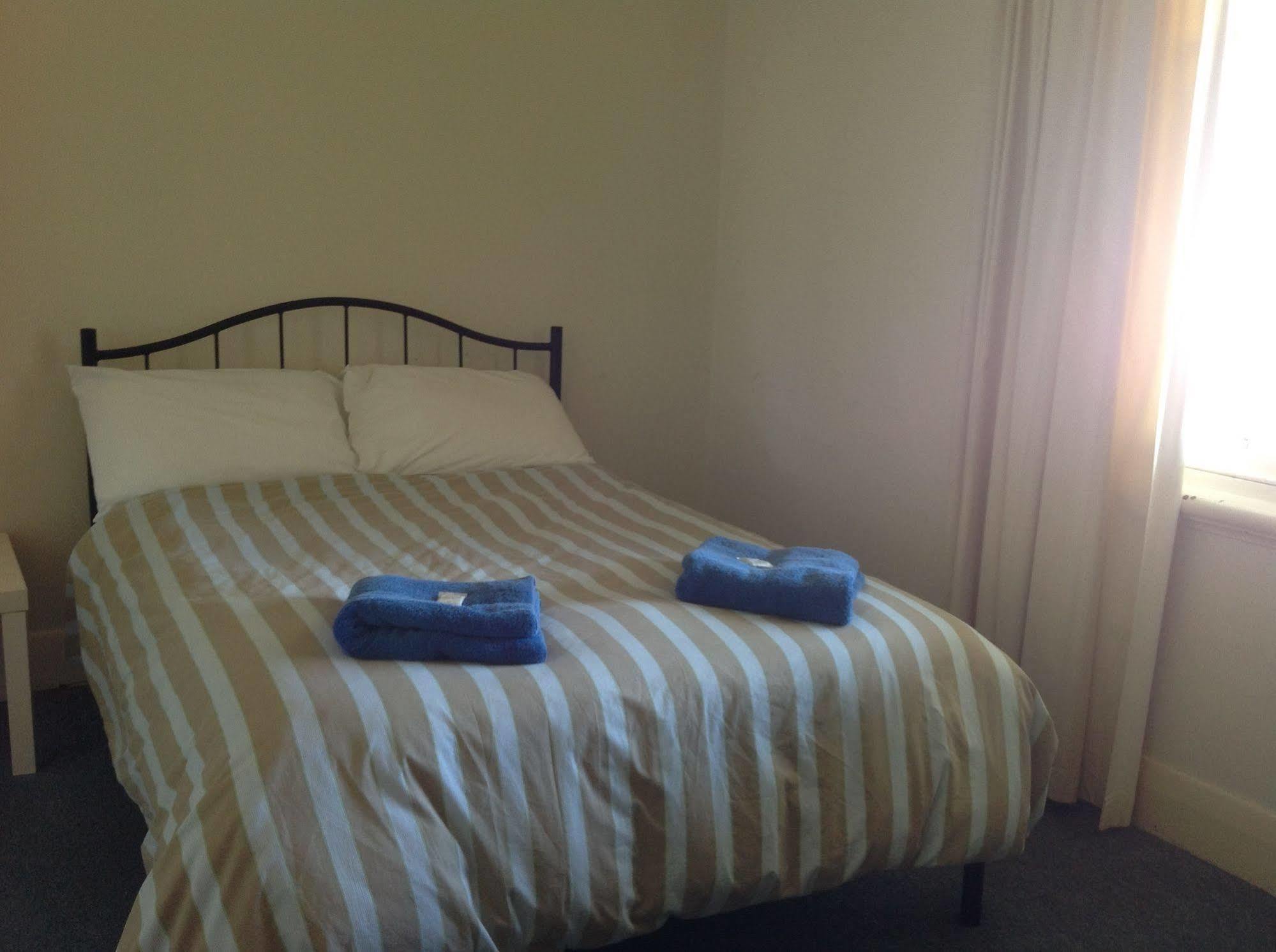 Crown Inn Hotel Kingston Se Екстериор снимка